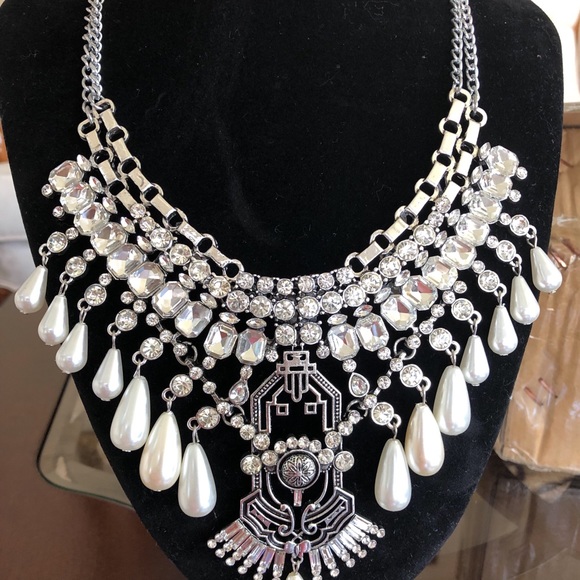 ⬇️Price-drop ⬇️New Vintage bib necklace - Picture 2 of 3